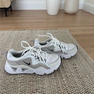 Nike women’s sneakers